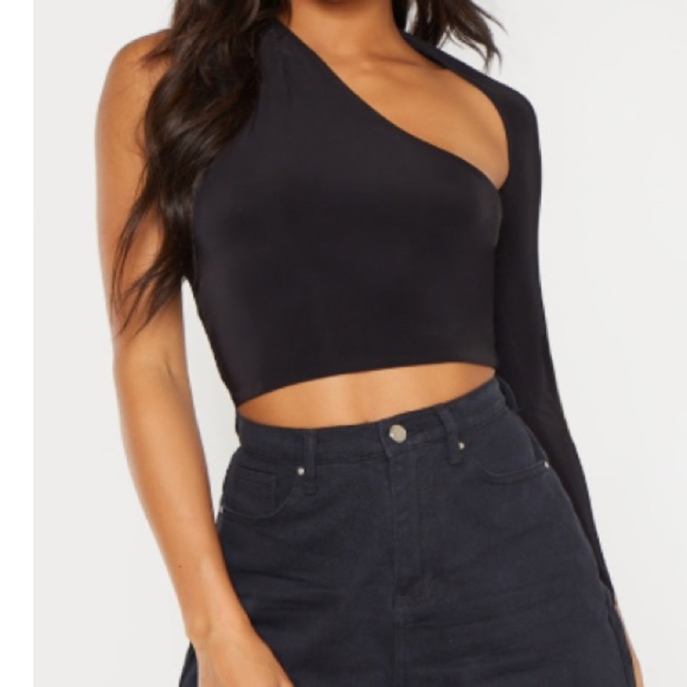 Pretty little thing black crop top